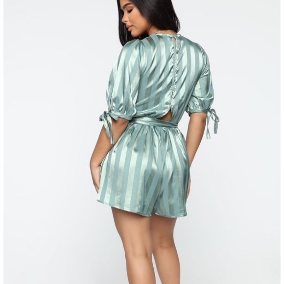 Green satin romper - Picture 2 of 5